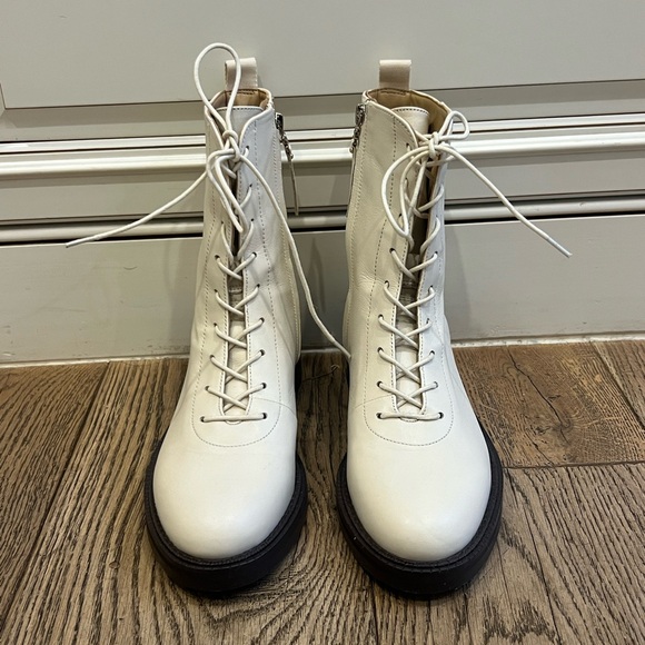 Sam Edelman Leather Lace Up Ivory Boots, 7.5 - Picture 4 of 6